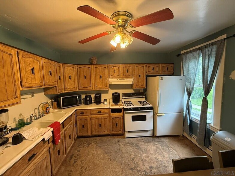 More Photos Of 534 Sheridan St, Johnstown General Retail For Sale