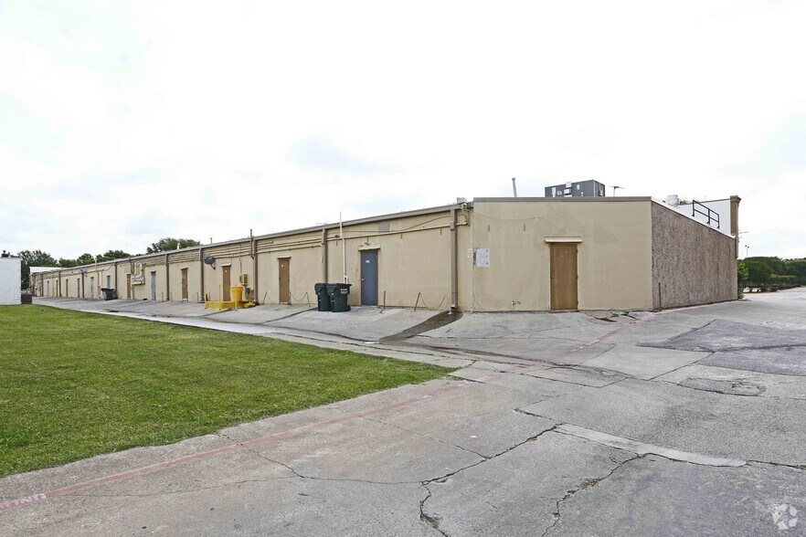 More Photos Of 581 W Campbell Rd, Richardson Storefront For Lease