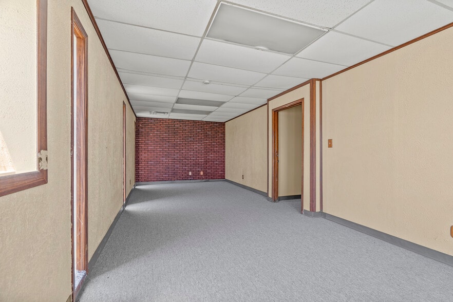 More Photos Of 520 Robison dr, Elk City Industrial For Sale