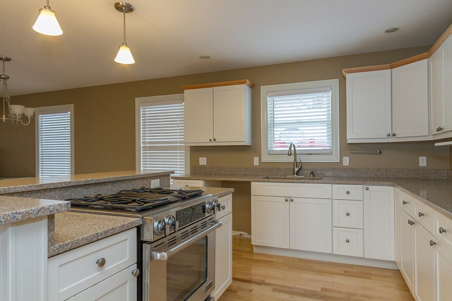 More Photos Of 72 Elm St, Camden Hospitality For Sale