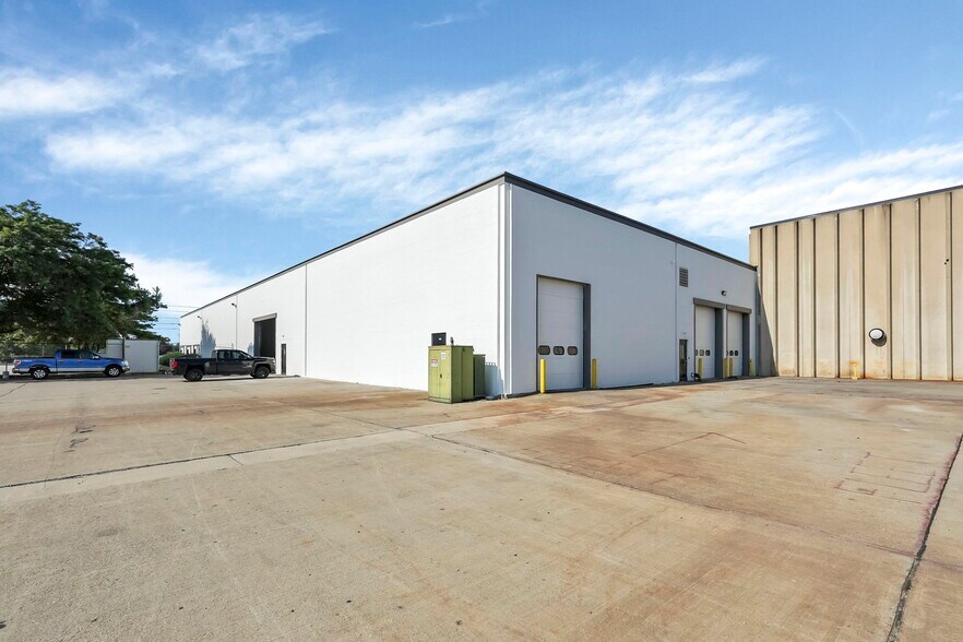 More Photos Of 4500 Groves Rd, Columbus Warehouse For Lease