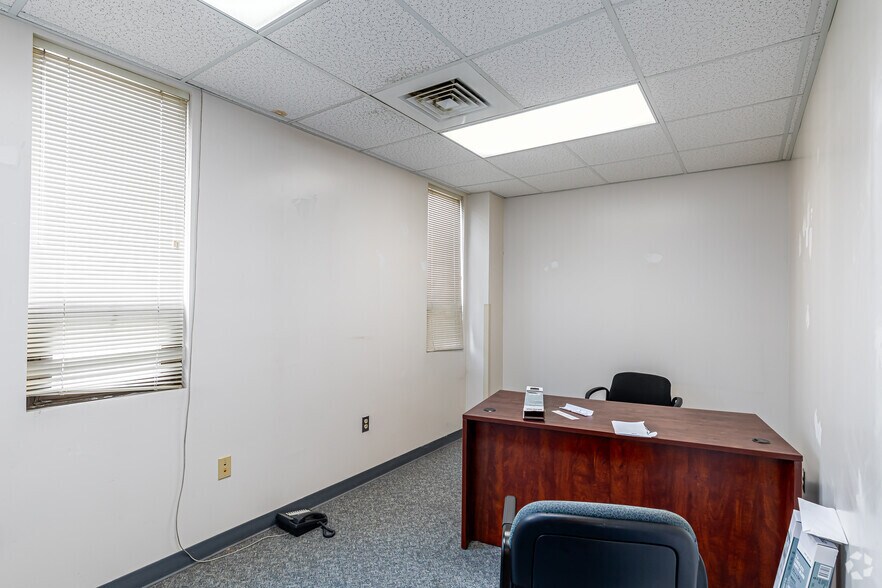 More Photos Of 125 Liberty St, Springfield Medical For Lease
