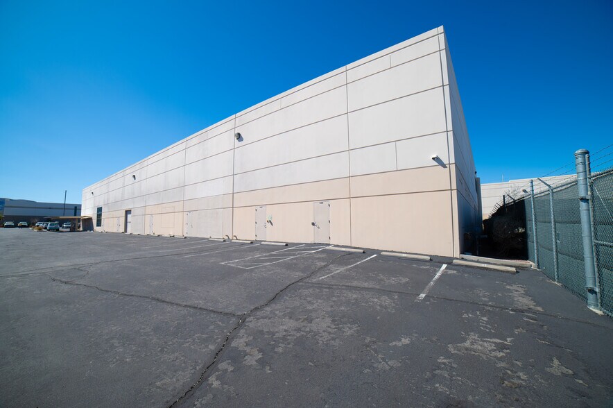 More Photos Of 140 N Stephanie St, Henderson Office For Sale