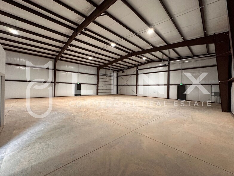 More Photos Of 904 S 5645 W, Hurricane Warehouse For Lease
