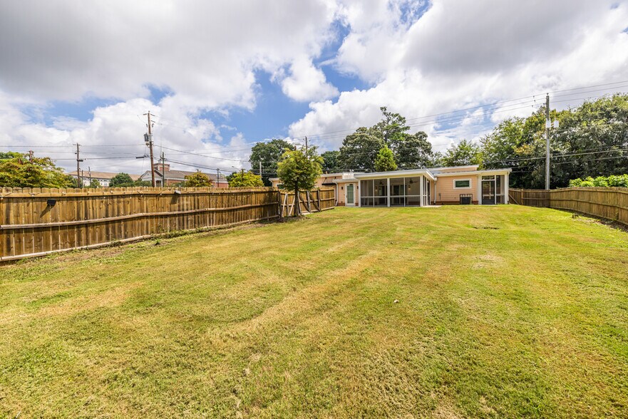 More Photos Of 1651 Pryor Rd SW, Atlanta Loft Creative Space For Sale