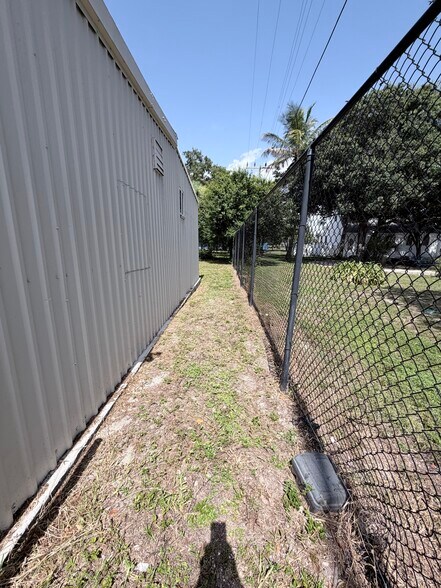 More Photos Of 2054 Crawford St, Fort Myers Loft Creative Space For Lease