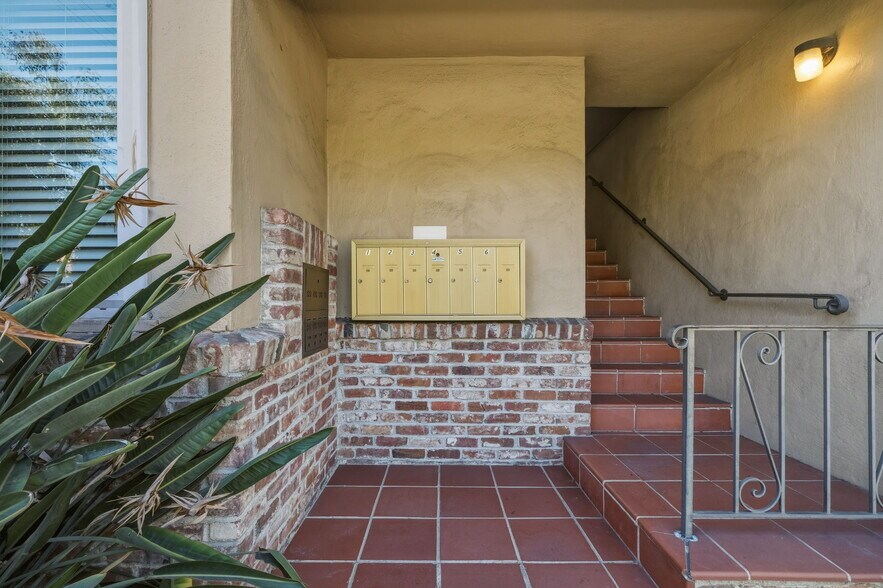 More Photos Of 1051-1055 Whipple Ave, Redwood City Apartments For Sale