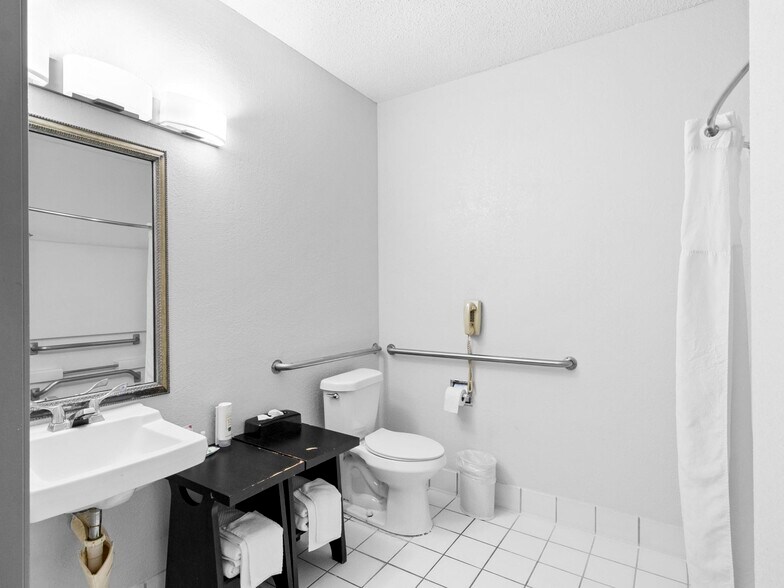 More Photos Of 15150 Brighton Rd, Brighton Hotel For Sale