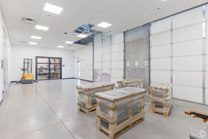 More Photos Of 4750 S 44th Pl, Phoenix Research And Development For Lease