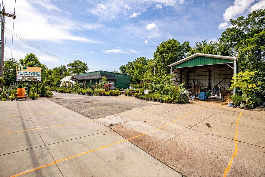 More Photos Of 5587 Harrison Ave, Cincinnati Garden Center For Sale