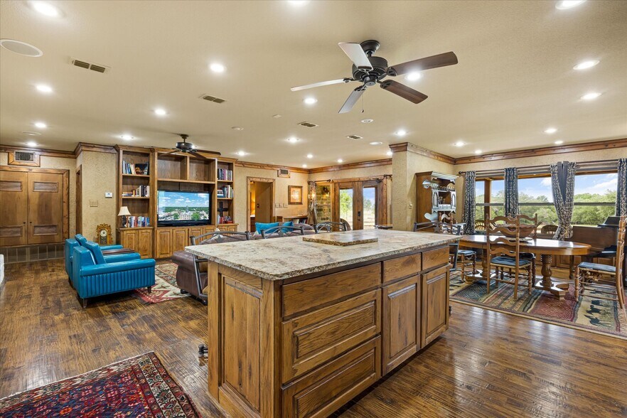 More Photos Of 1904 Floyd Rd, Weatherford Specialty For Sale