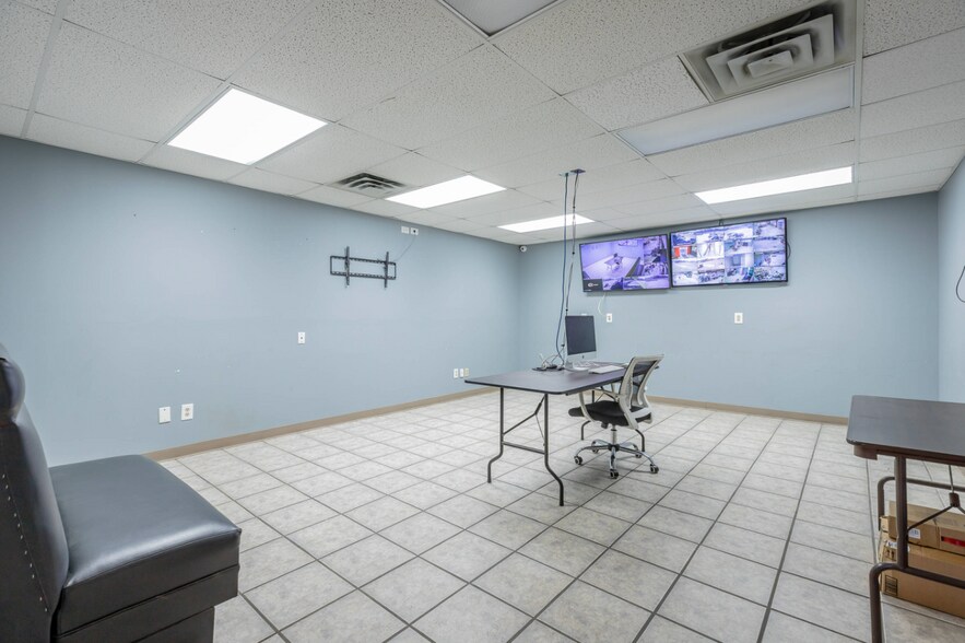 More Photos Of 218 Industrial Park Dr, Soddy Daisy Light Distribution For Sale