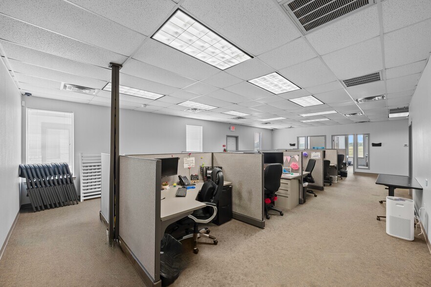 More Photos Of 1921 Corporate Dr, San Marcos Office For Lease