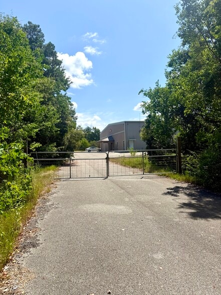 More Photos Of 12760 Lorraine Rd, Biloxi General Retail For Lease