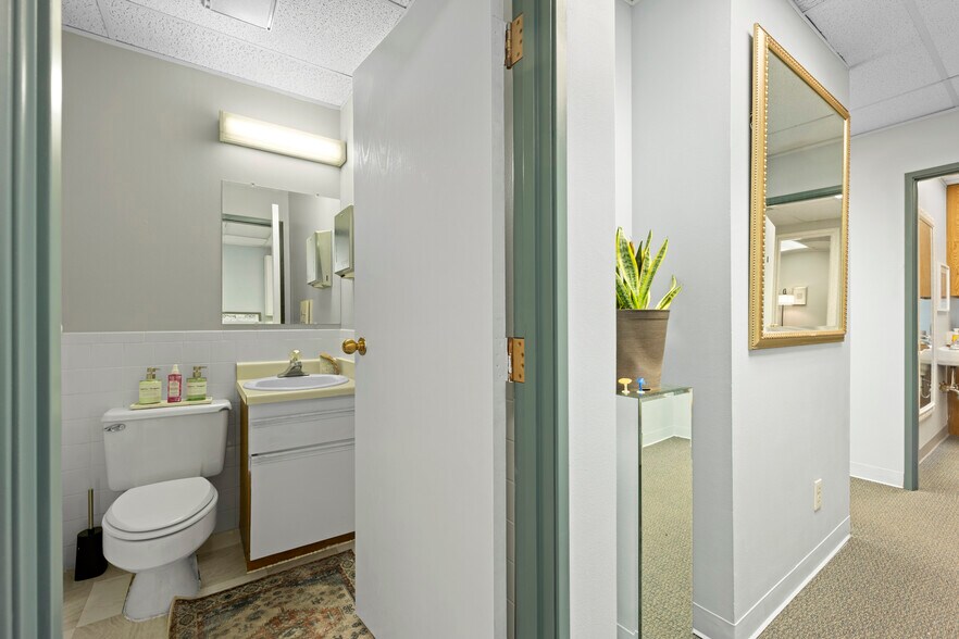 More Photos Of 7373 W Jefferson Ave, Lakewood Medical For Sale