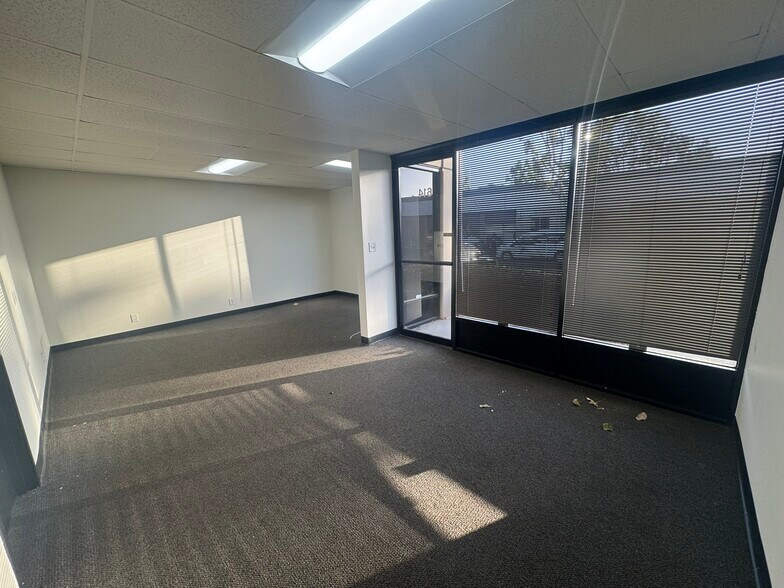 More Photos Of 2633 E 28th St, Signal Hill Research And Development For Lease