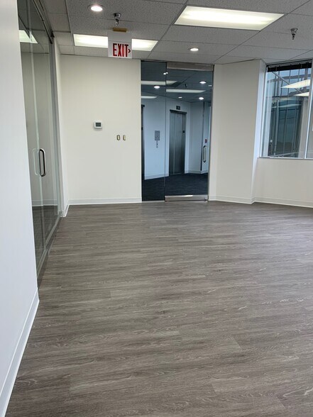 More Photos Of 4001 Airport Fwy, Bedford Office For Lease