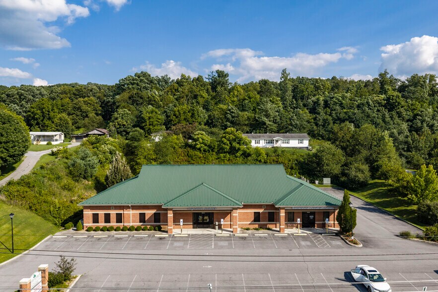 More Photos Of 26208 Lee Hwy, Abingdon Medical For Lease