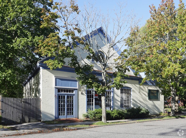 More Photos Of 53 N Sea Rd, Southampton Freestanding For Lease