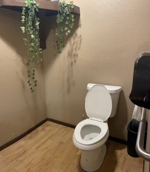 More Photos Of 5079 N AZ Highway 87, Strawberry Restaurant For Sale