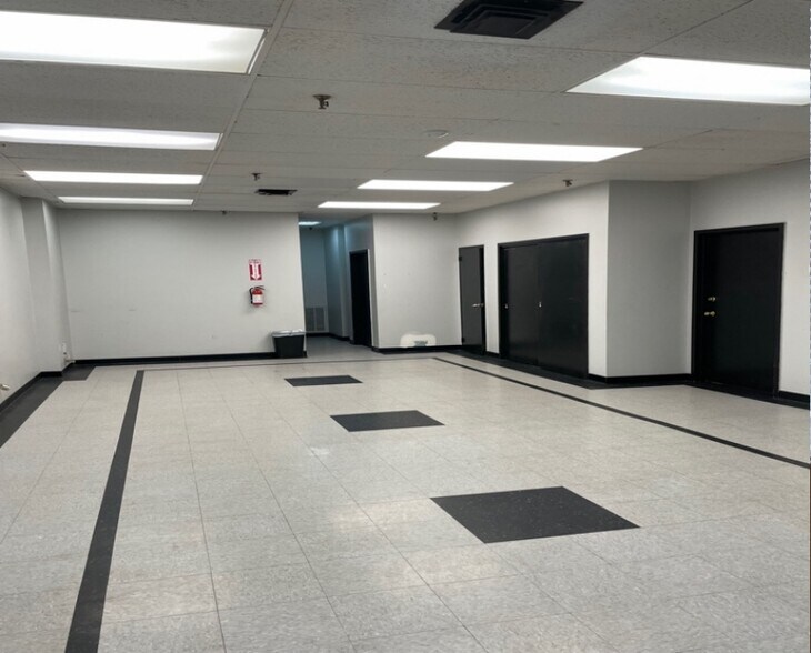 More Photos Of 30 Lafayette Pl, Kenilworth Warehouse For Lease