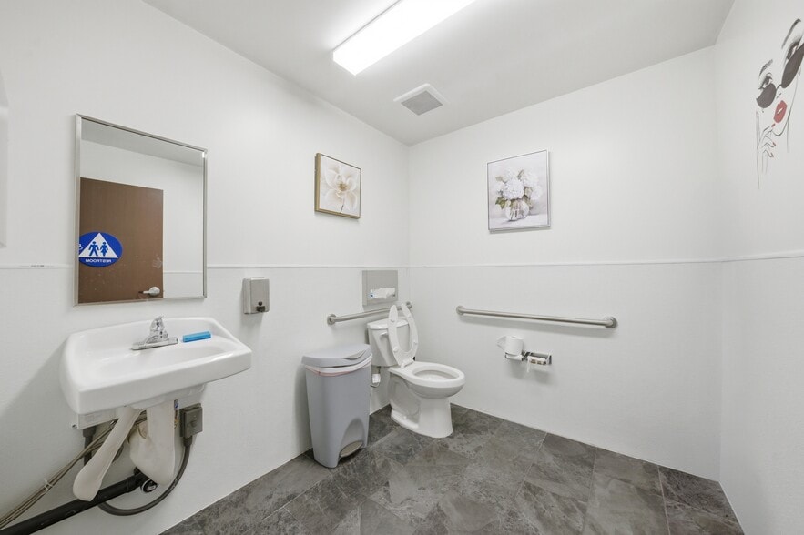 More Photos Of 340-344 E Foothill Blvd, Arcadia Freestanding For Sale