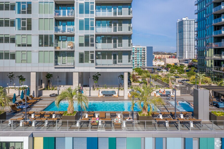 More Photos Of 702 Broadway, San Diego Apartments For Lease