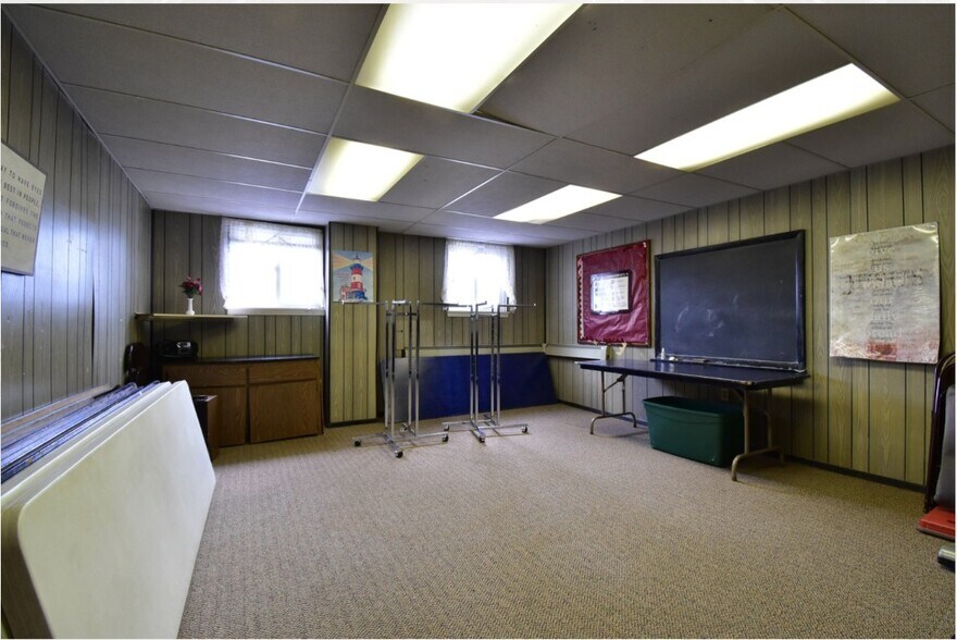 More Photos Of 16388 Allen Rd, Taylor Religious Facility For Lease