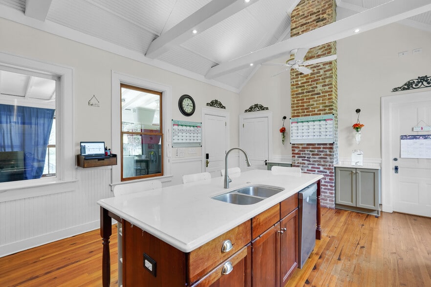 More Photos Of 21 Officers Row, Tybee Island Hospitality For Sale