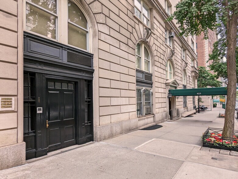 Primary Photo Of 925 Park Ave, New York Apartments For Sale