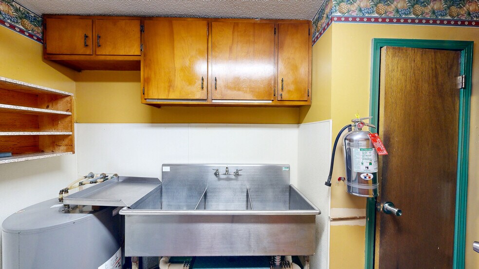 More Photos Of 104 N Herring St, Dothan Office For Sale