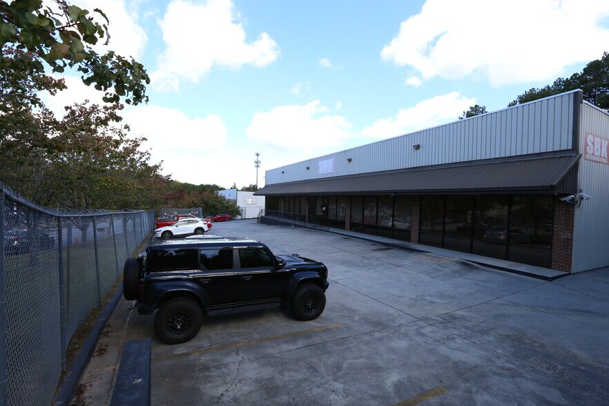 More Photos Of 3042 Matlock Dr NW, Kennesaw Warehouse For Sale