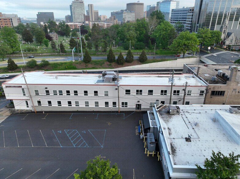 More Photos Of 910 Gilpin Ave, Wilmington Medical For Sale