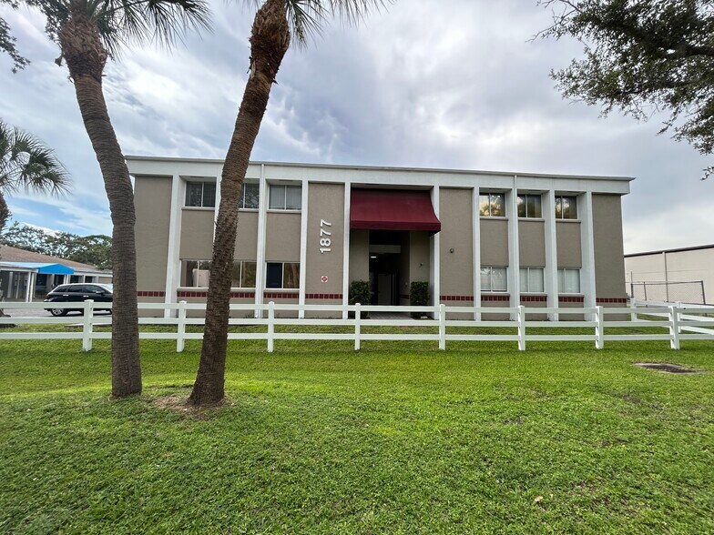 More Photos Of 1877 Northgate Blvd, Sarasota Office For Lease