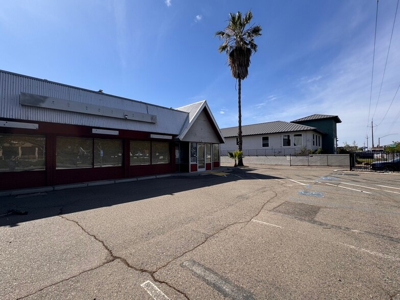 More Photos Of 1407 Howe Ave, Sacramento Restaurant For Sale