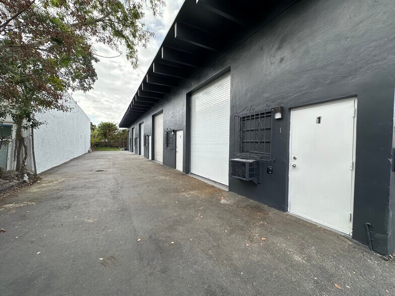 More Photos Of 5818 SW 28th St, West Hollywood Warehouse For Sale
