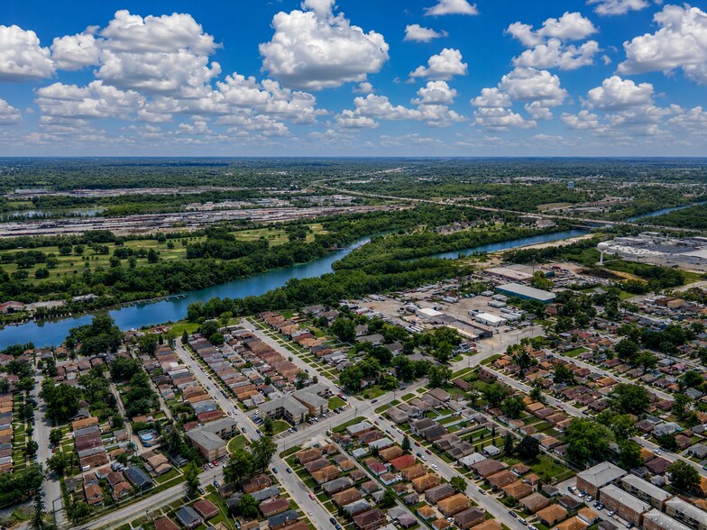 More Photos Of 1025-1049 W Vermont St, Calumet Park Apartments For Sale