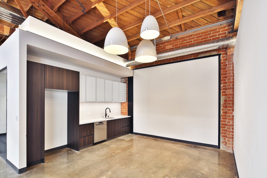 More Photos Of 8461-8463 Higuera St, Culver City Office For Lease