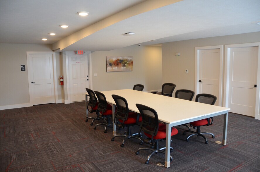 More Photos Of 21866 Williams Cir, Gretna Warehouse For Lease