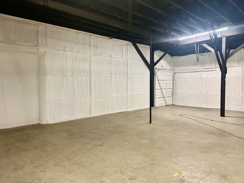 More Photos Of 200-232 W New Braunfels St, Seguin Warehouse For Lease