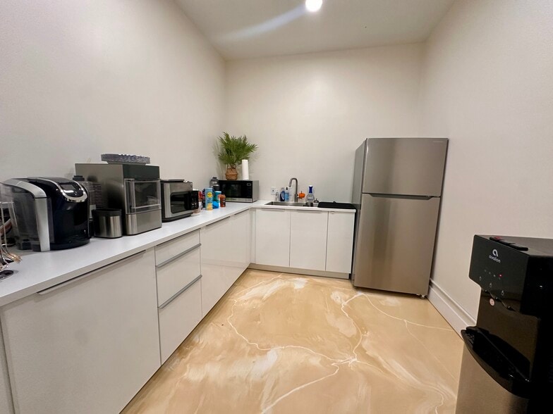More Photos Of 3764-3790 SW 30th Ave, Fort Lauderdale Warehouse For Sale