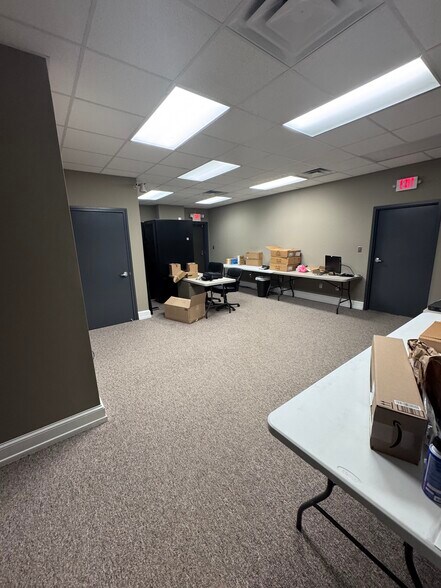 More Photos Of 2355 US Highway 78, Moody Flex For Lease