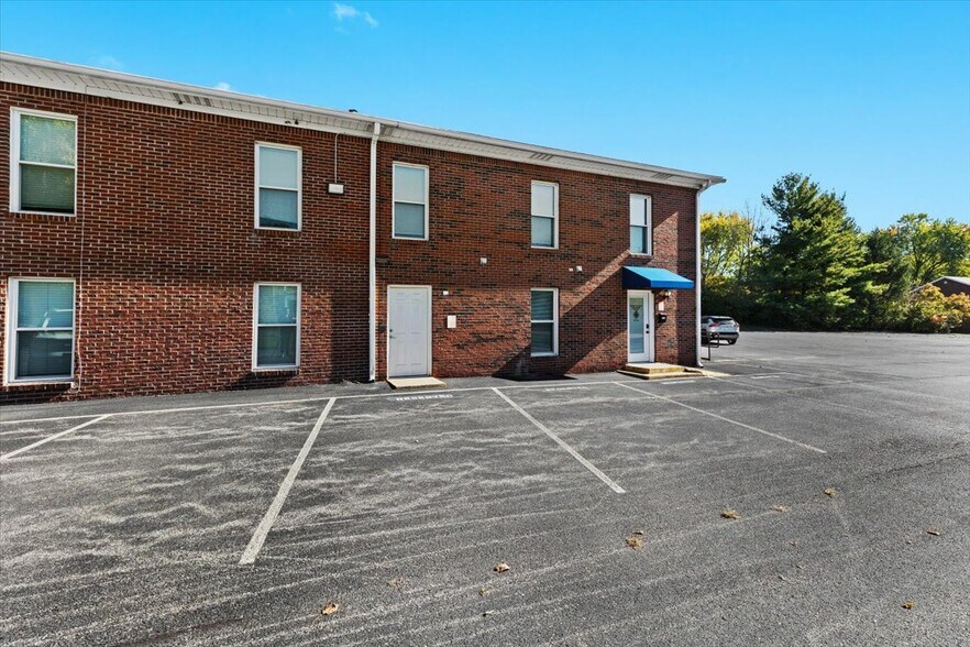 More Photos Of 617 Mulberry St, Elizabethtown Office For Sale