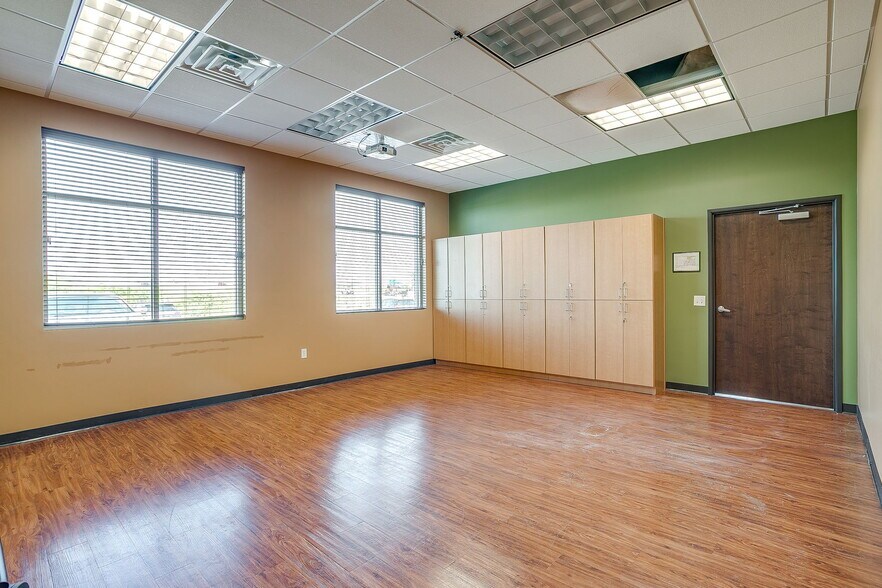 More Photos Of 3100 N Tarrant Pky, Fort Worth Medical For Lease
