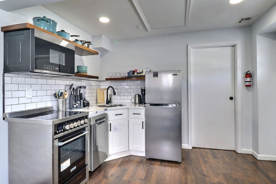 More Photos Of 3360 PA-940, Mount Pocono Specialty For Sale