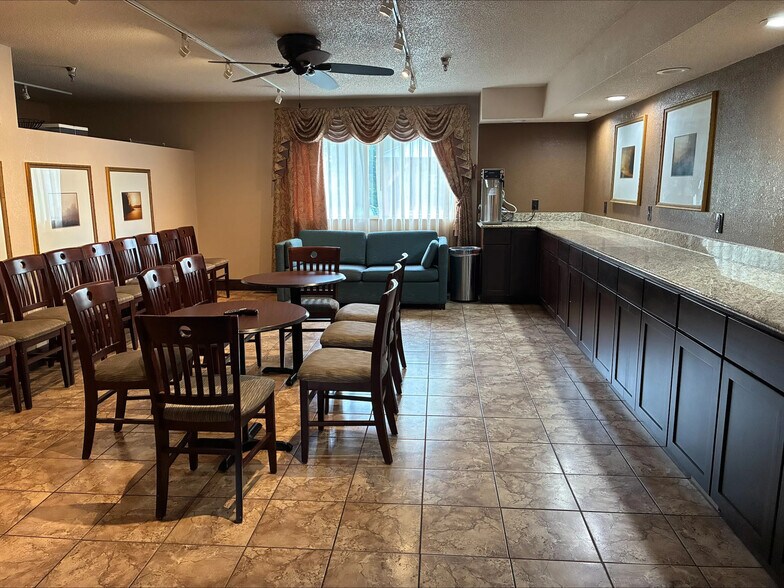 More Photos Of 917 E Milwaukee St, Whitewater Hotel For Lease