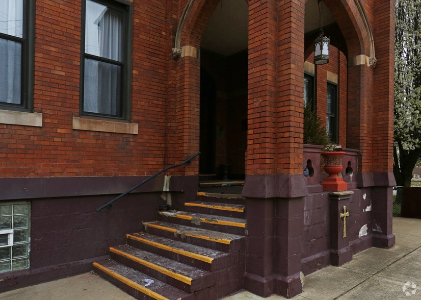 More Photos Of 704 Market St, Mckeesport Specialty For Sale