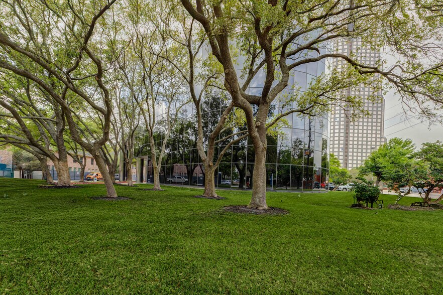 More Photos Of 1800 Bering Dr, Houston Office For Lease