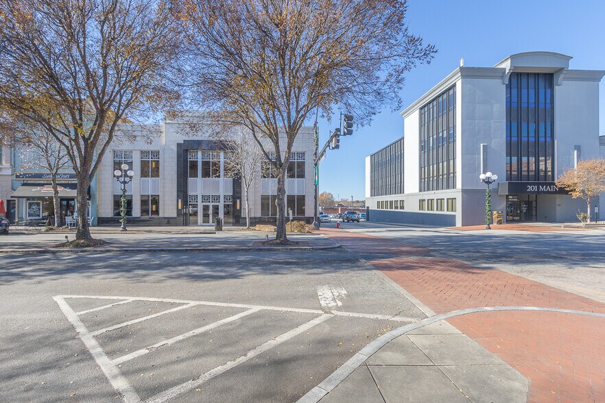 More Photos Of 129 N Main St, Anderson Office For Lease