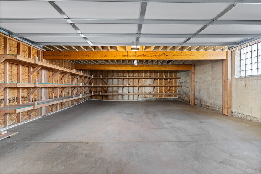 More Photos Of 1425 Agnes Ave, Kansas City Warehouse For Lease